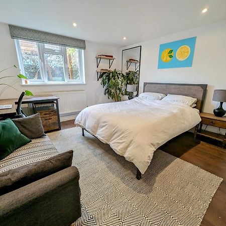 Modern Well Presented Apartment With Garden London Exterior photo