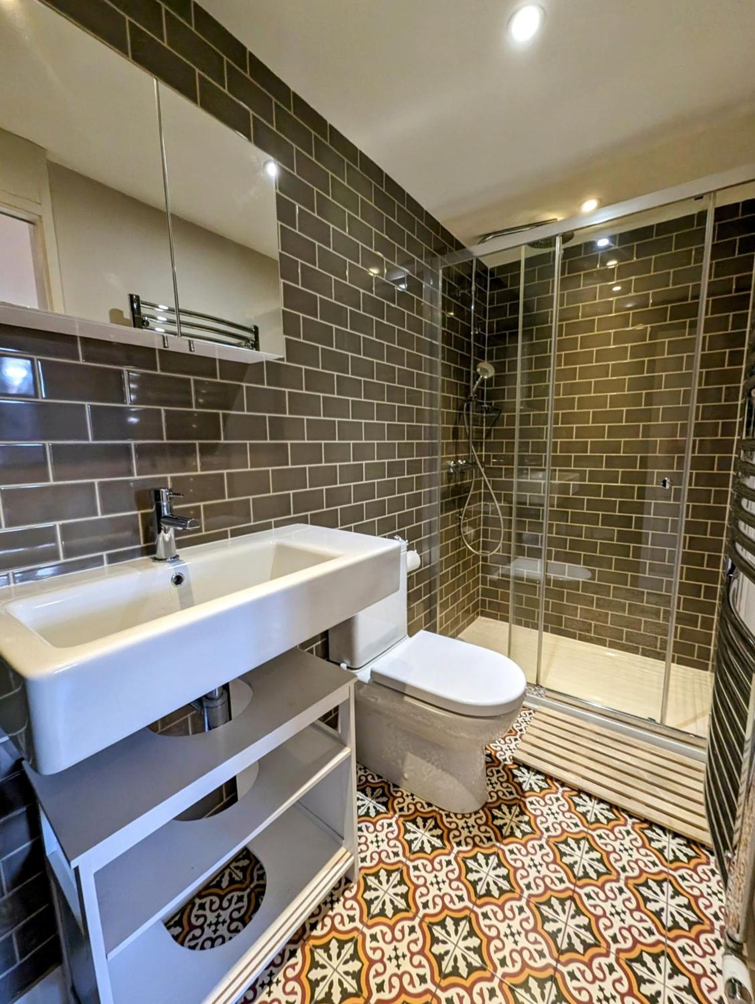 Modern Well Presented Apartment With Garden London Exterior photo
