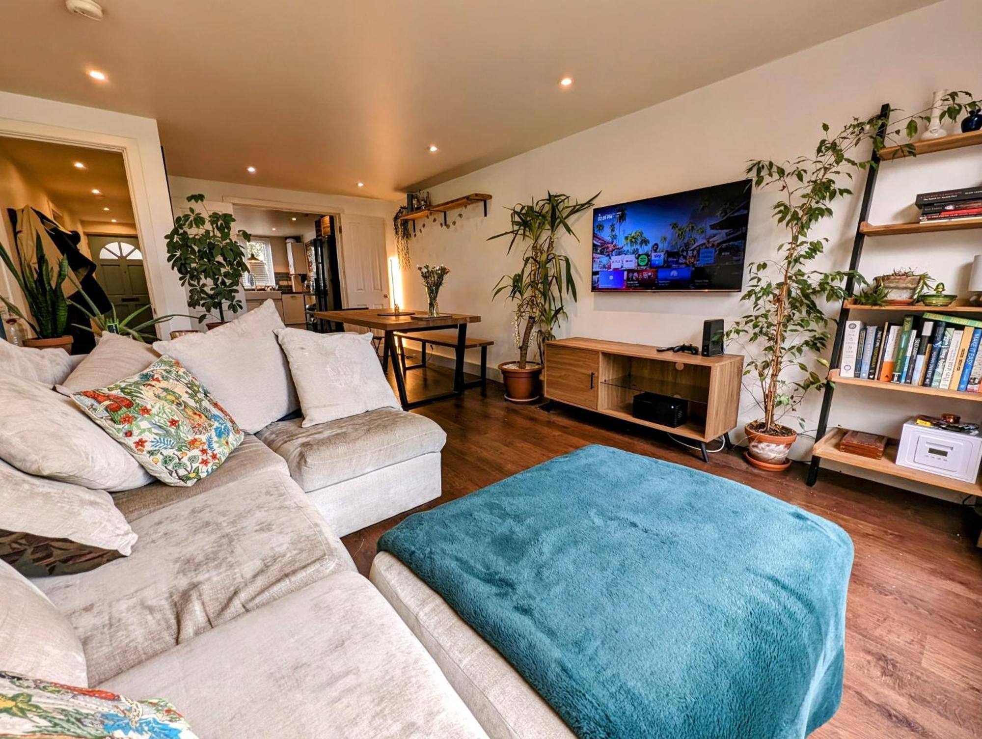 Modern Well Presented Apartment With Garden London Exterior photo