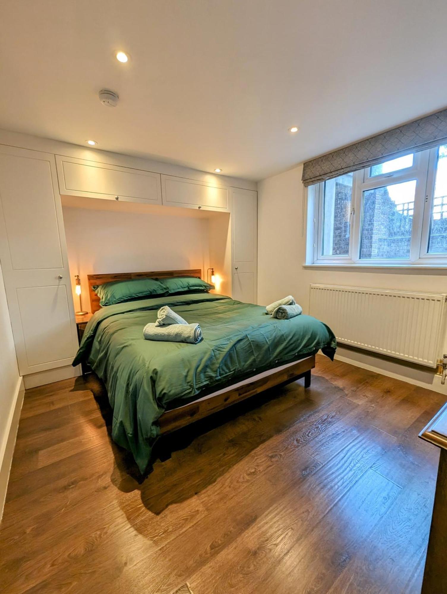 Modern Well Presented Apartment With Garden London Exterior photo